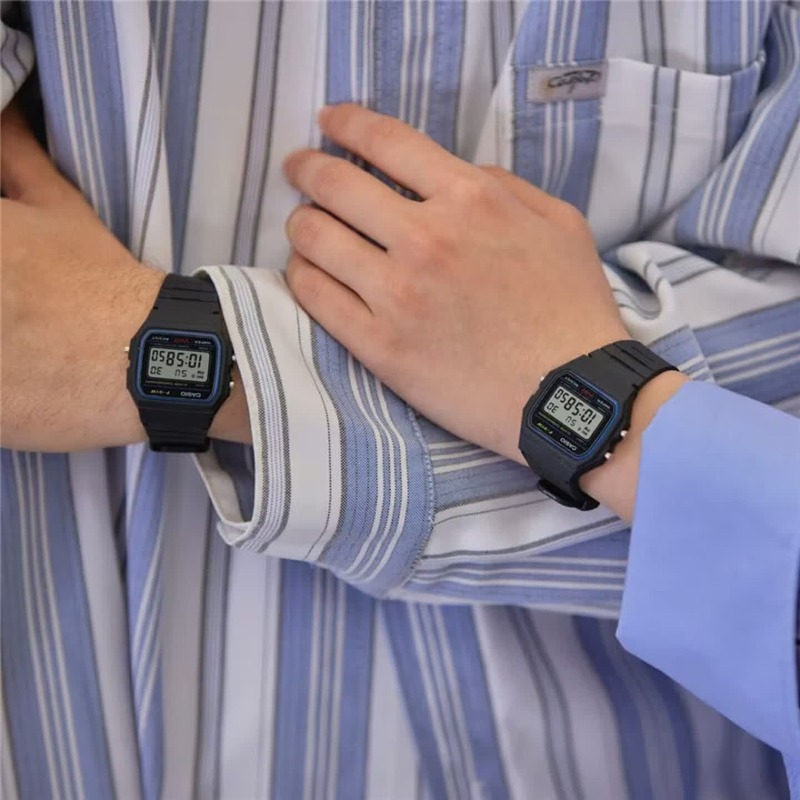 Casio F-91W-1 Fashion Retro Sm - Watch Display Pillow review and price